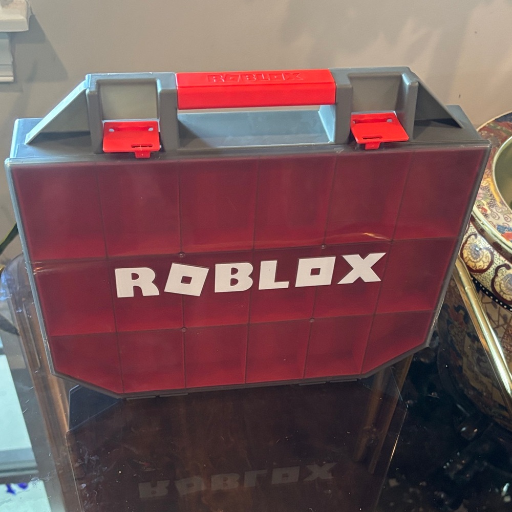 Roblox Kids Storage Case - Red - Picture 4 of 4